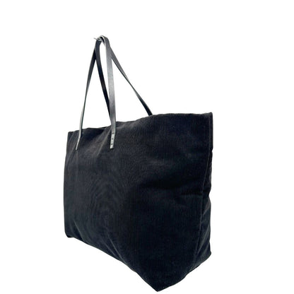  Borsa Fendi First in velluto nero a costine, munita di doppi manici in pelle