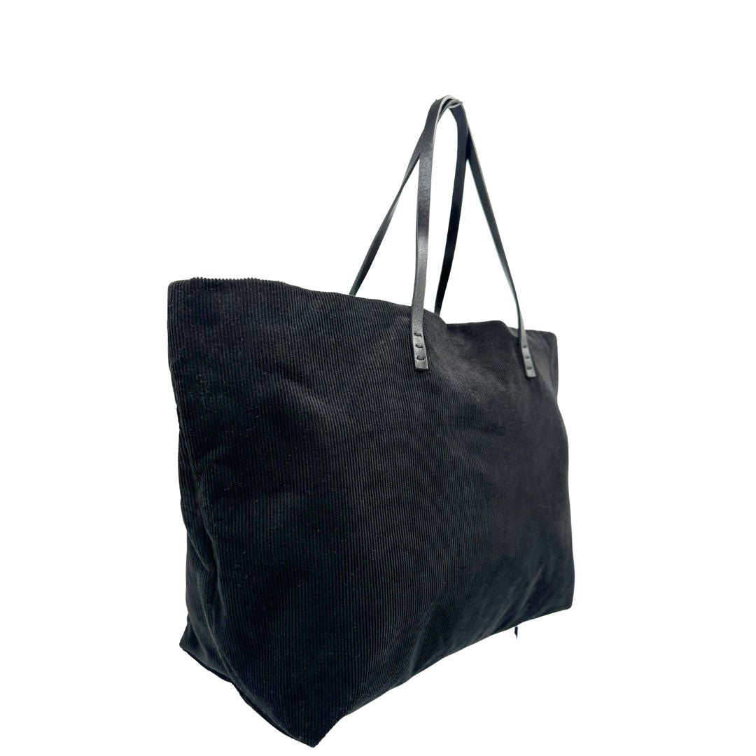  Borsa Fendi First in velluto nero a costine, munita di doppi manici in pelle