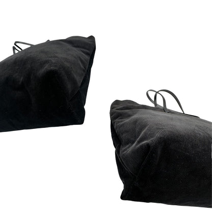  Borsa Fendi First in velluto nero a costine, munita di doppi manici in pelle