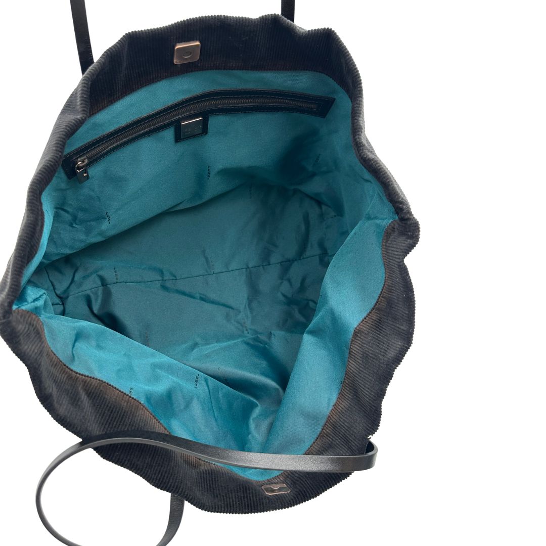  Borsa Fendi First in velluto nero a costine, munita di doppi manici in pelle