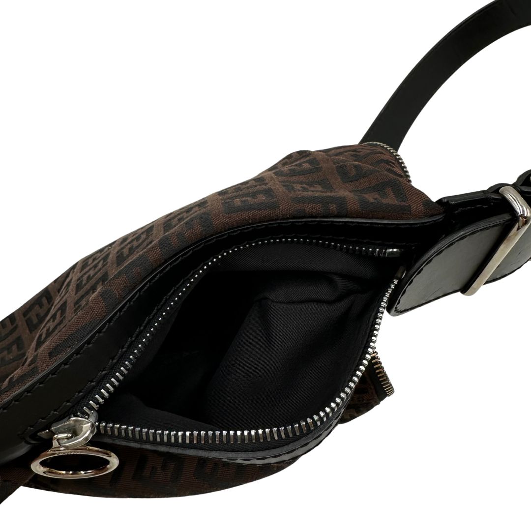 Interno, Borsa Fendi in tessuto marrone trama Zucchino con finiture in pelle nera, di lusso, originale, ottime condizioni, usata