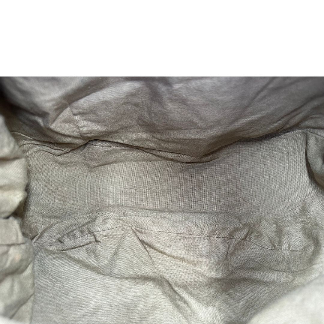 Interno, Borsa Borbonese in poliestere color nero e grigio antracite trama occhio di pernice, morbida e capiente, presenta una tracolla regolabile e dettagli metallici color oro. Originale, usata, di lusso, in condizioni ottime