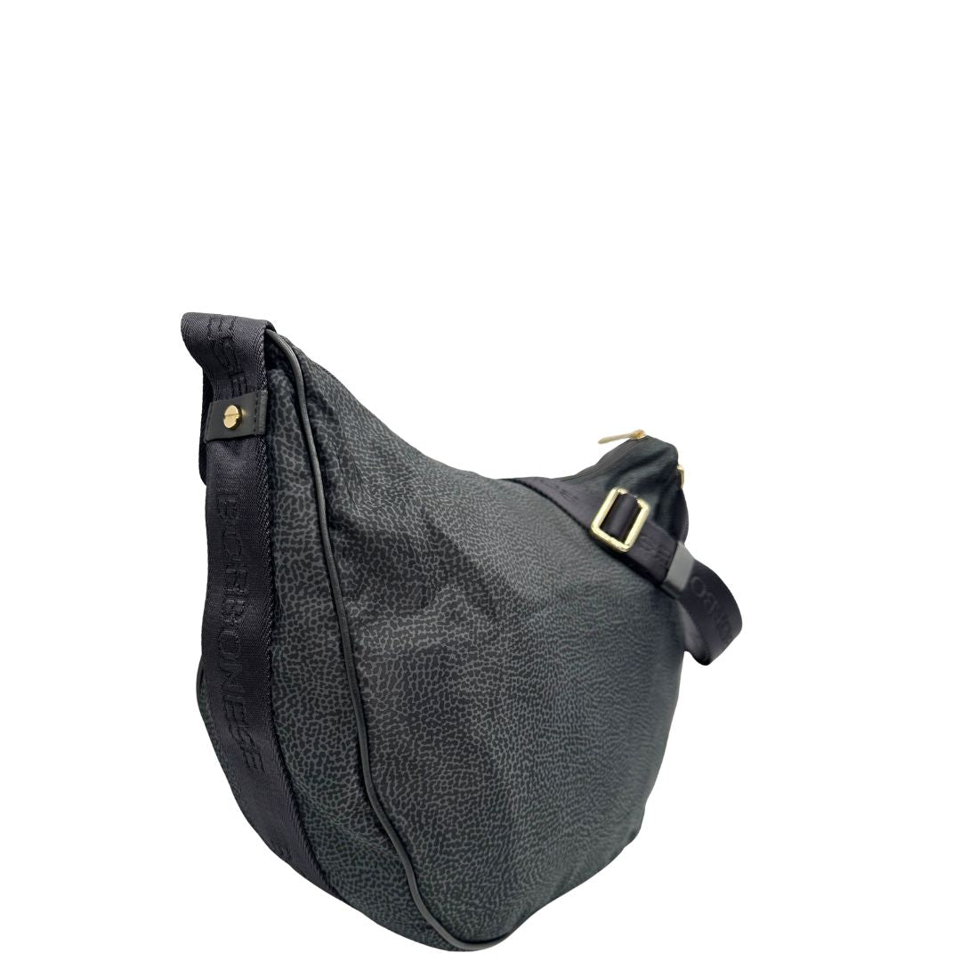 Laterale, Borsa Borbonese in poliestere color nero e grigio antracite trama occhio di pernice, morbida e capiente, presenta una tracolla regolabile e dettagli metallici color oro. Originale, usata, di lusso, in condizioni ottime