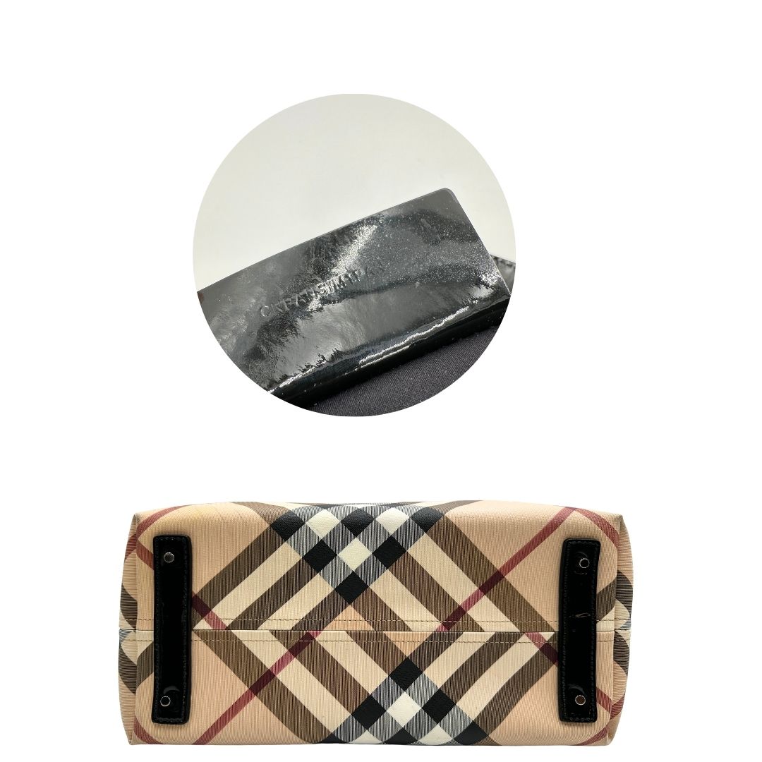 Base, Borsa Burberry in canvas trama tartan e finiture in pelle vernis nera, puoi portarla a spalla oppure a mano. Originale, usata, di lusso, in ottime condizioni.