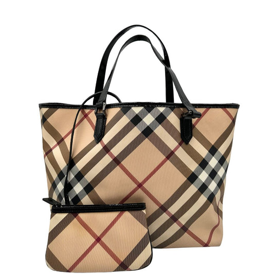 Front, Borsa Burberry in canvas trama tartan e finiture in pelle vernis nera, puoi portarla a spalla oppure a mano. Originale, usata, di lusso, in ottime condizioni.