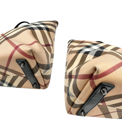 Angoli, Borsa Burberry in canvas trama tartan e finiture in pelle vernis nera, puoi portarla a spalla oppure a mano. Originale, usata, di lusso, in ottime condizioni.