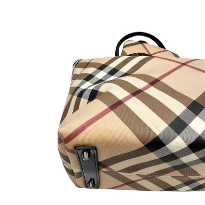 Borsa Burberry in canvas trama tartan e finiture in pelle vernis nera, puoi portarla a spalla oppure a mano. Originale, usata, di lusso, in ottime condizioni.