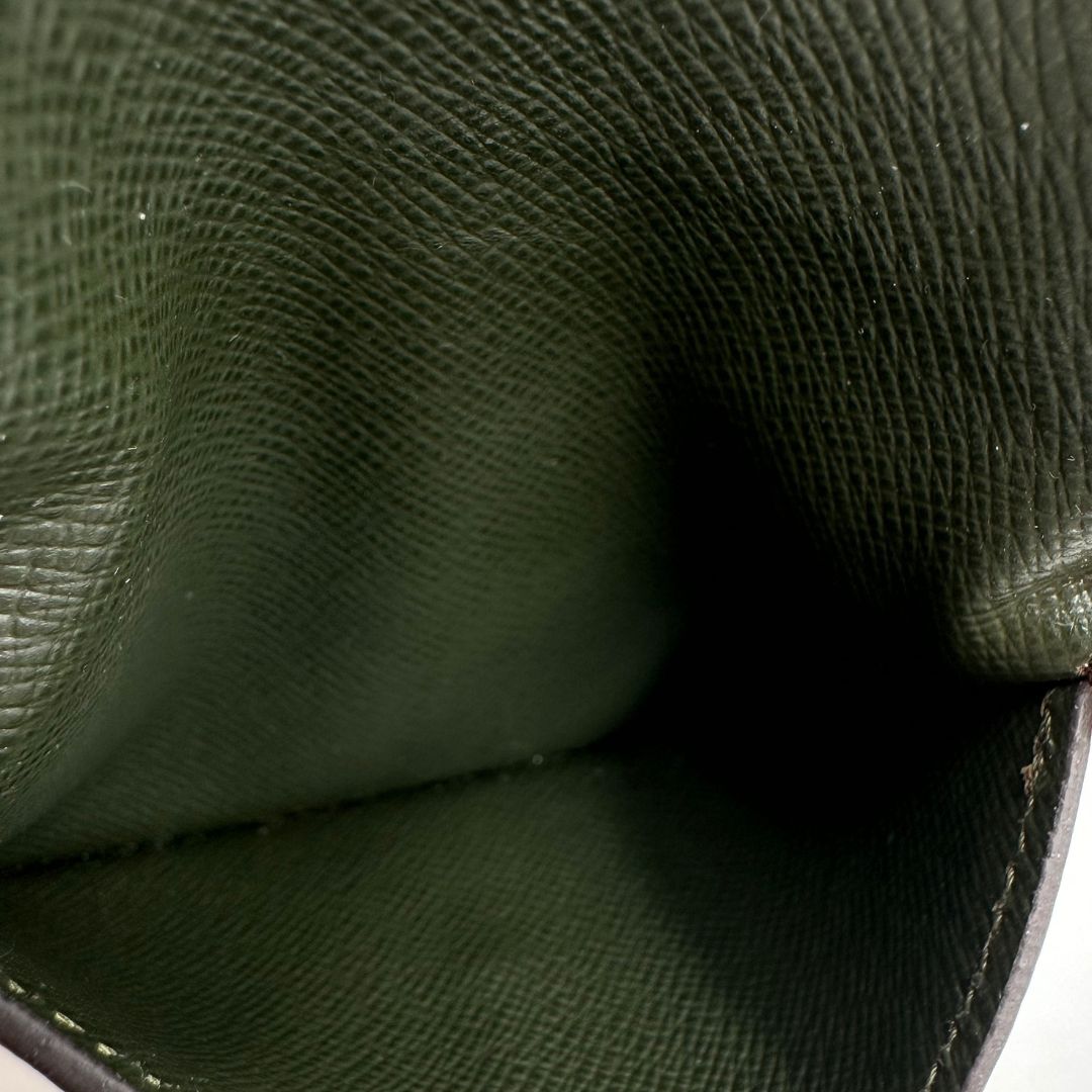 Accessorio tracolla Louis Vuitton realizzato in tessuto nero munito di portamonete in tela monogram