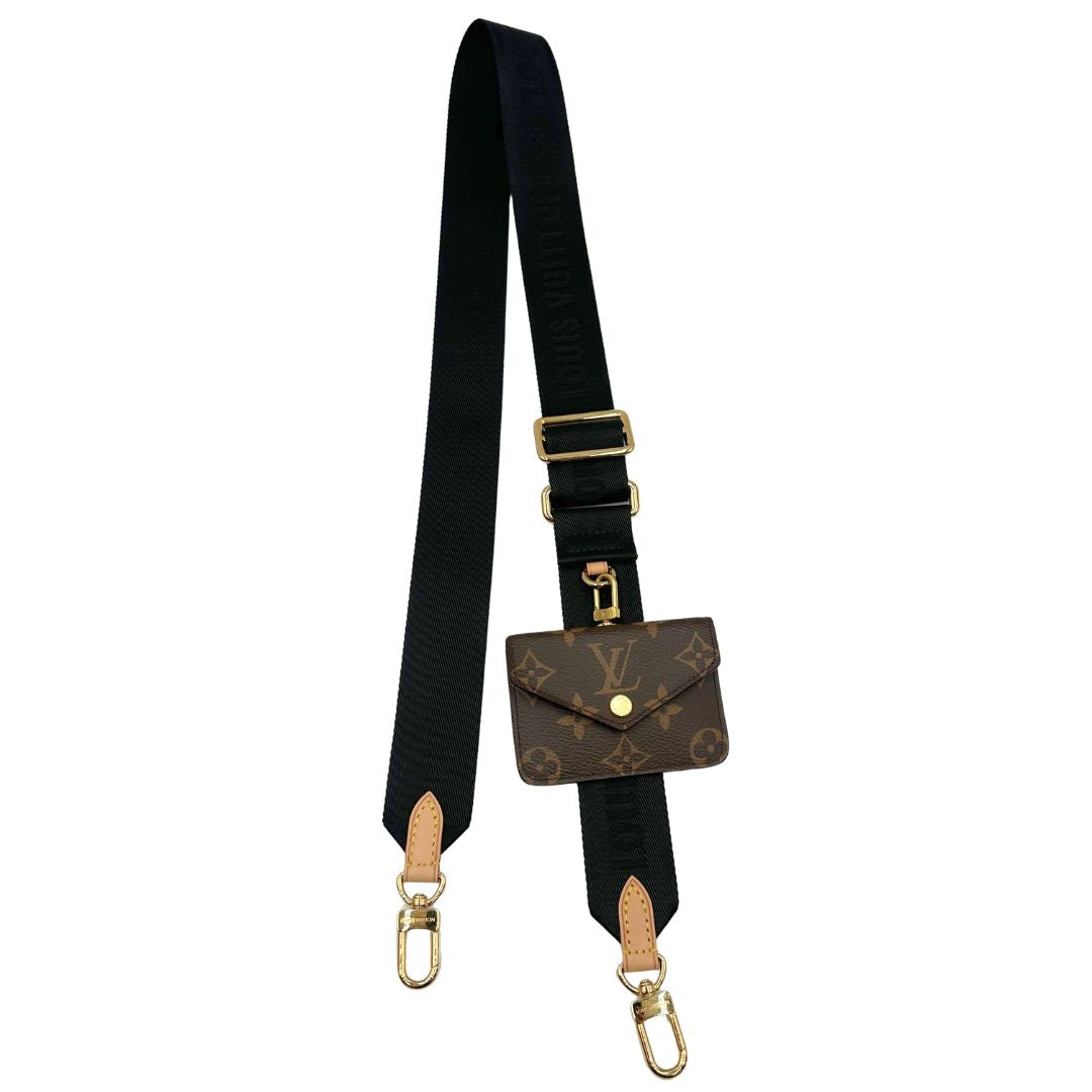 Accessorio tracolla Louis Vuitton realizzato in tessuto nero munito di portamonete in tela monogram