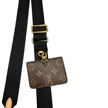 Accessorio tracolla Louis Vuitton realizzato in tessuto nero munito di portamonete in tela monogram