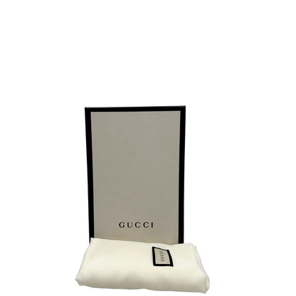 Dustbag, scatola, Elegante borsa Gucci realizzata in pelle martellata rossa, caratterizzata dall’iconico logo Interlocking dorato. Indossabile a mano oppure a tracolla. Originale, usata, di lusso, in ottime condizioni.