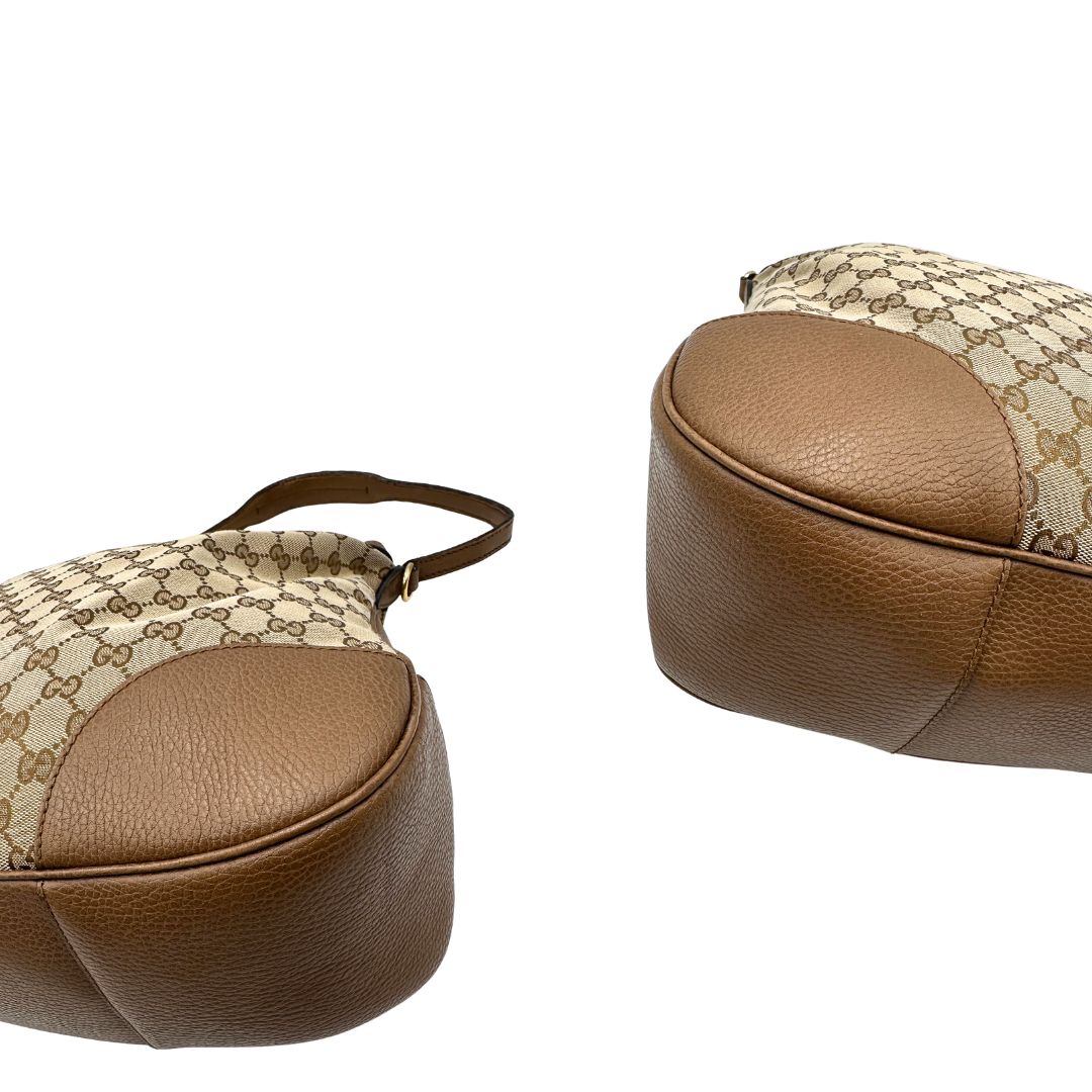 Angoli, Borsa Gucci GG in tessuto e pelle marrone; munita di un manico singolo, indossabile a spalla. Originale, usata, di lusso, in buone condizioni.