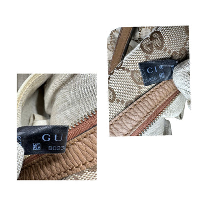 Borsa Gucci GG in tessuto e pelle marrone; munita di un manico singolo, indossabile a spalla. Originale, usata, di lusso, in buone condizioni.