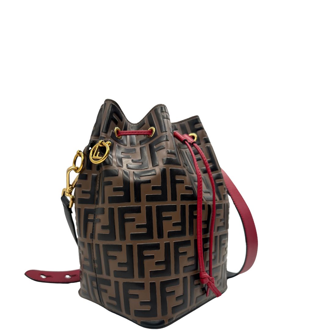 Bucket Bag Fendi in pelle trama Zucca con finiture rosse, di lusso, originale, ottime condizioni