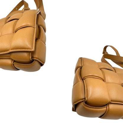 angoli Borsa Bottega Veneta Cassette Padded in pelle trama intreccio color cammello, di lusso, originale, ottime condizioni, usata 