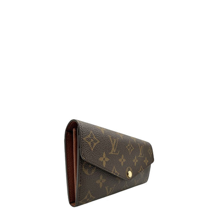 Laterale, Portafoglio Louis Vuitton Sarah in canvas monogrammato marrone, con parti metalliche dorate. Originale, usato, di lusso, in condizioni eccellenti.