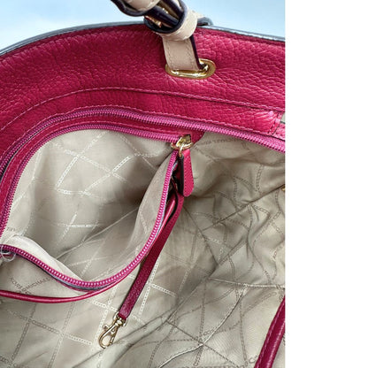 Borsa MK in pelle color magenta con hardware dorato, munita di doppi manici, da portare a spalla, di lusso, originale, ottime condizioni, usata