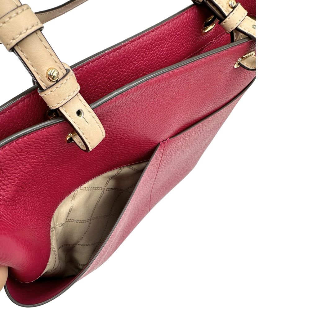 Borsa MK in pelle color magenta con hardware dorato, munita di doppi manici, da portare a spalla, di lusso, originale, ottime condizioni, usata