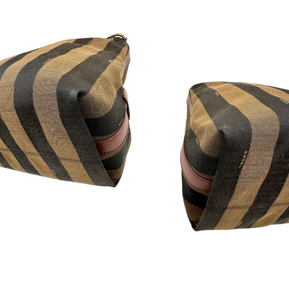 Angoli, Borsa a spalla Fendi in tessuto trama Pequin in marrone e beige, finiture in pelle nocciola e metalleria dorata. Indossabile a spalla. Originale, usata, di lusso, in ottime condizioni.