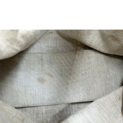 Interno, Borsa a spalla Fendi in tessuto trama Pequin in marrone e beige, finiture in pelle nocciola e metalleria dorata. Indossabile a spalla. Originale, usata, di lusso, in ottime condizioni.