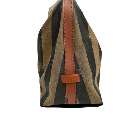 Borsa a spalla Fendi in tessuto trama Pequin in marrone e beige, finiture in pelle nocciola e metalleria dorata. Indossabile a spalla. Originale, usata, di lusso, in ottime condizioni.