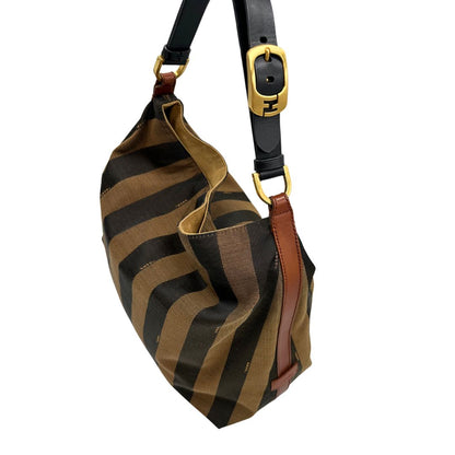 Borsa a spalla Fendi in tessuto trama Pequin in marrone e beige, finiture in pelle nocciola e metalleria dorata. Indossabile a spalla. Originale, usata, di lusso, in ottime condizioni.