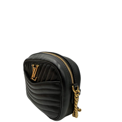 lato  Borsa LV New Wave in pelle matelassè nera con hardware dorato, di lusso, originale, ottime condizioni, usata 