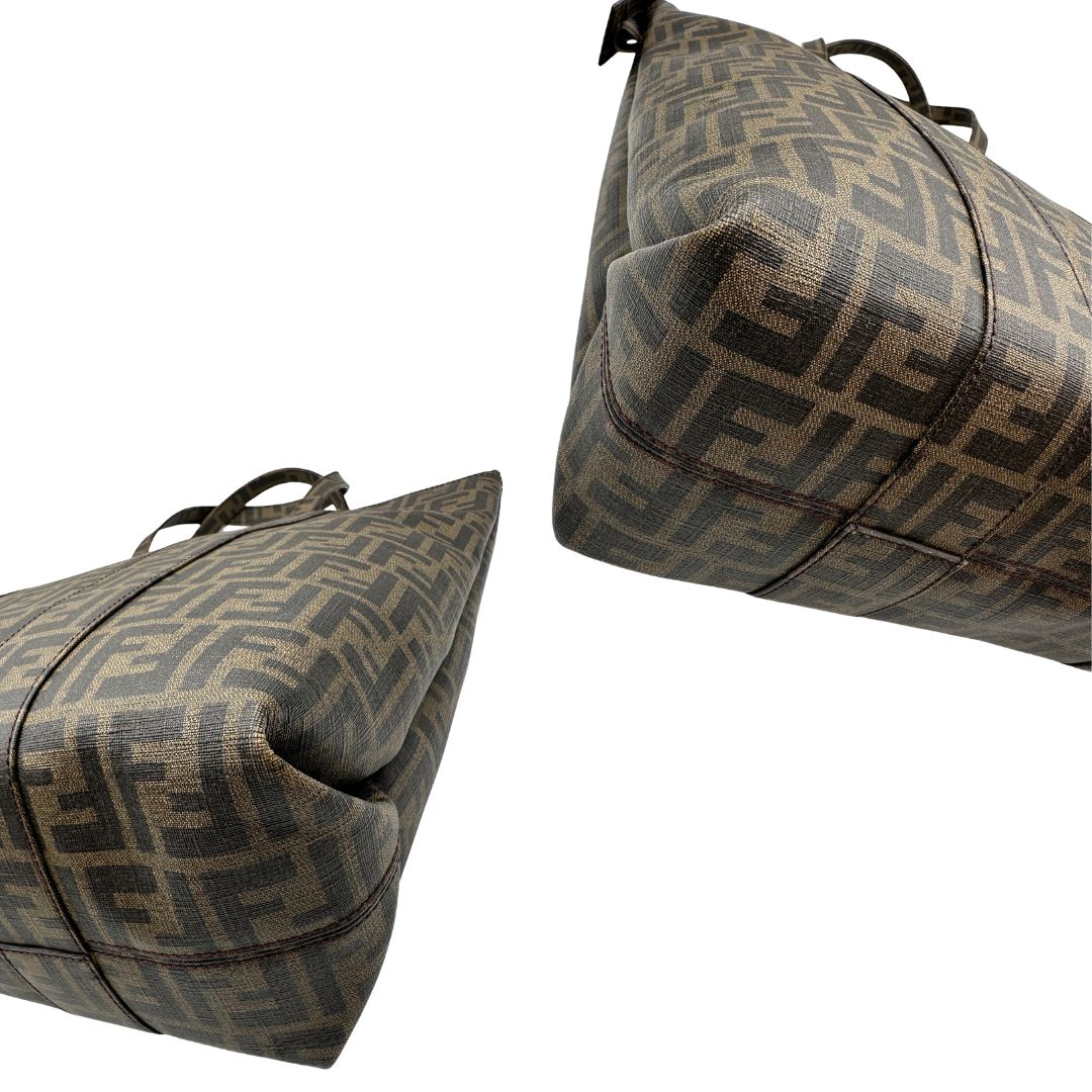 angoli  Borsa Tote Fendi in canvas trama Zucca color tabacco, di lusso, originale, ottime condizioni, usata 