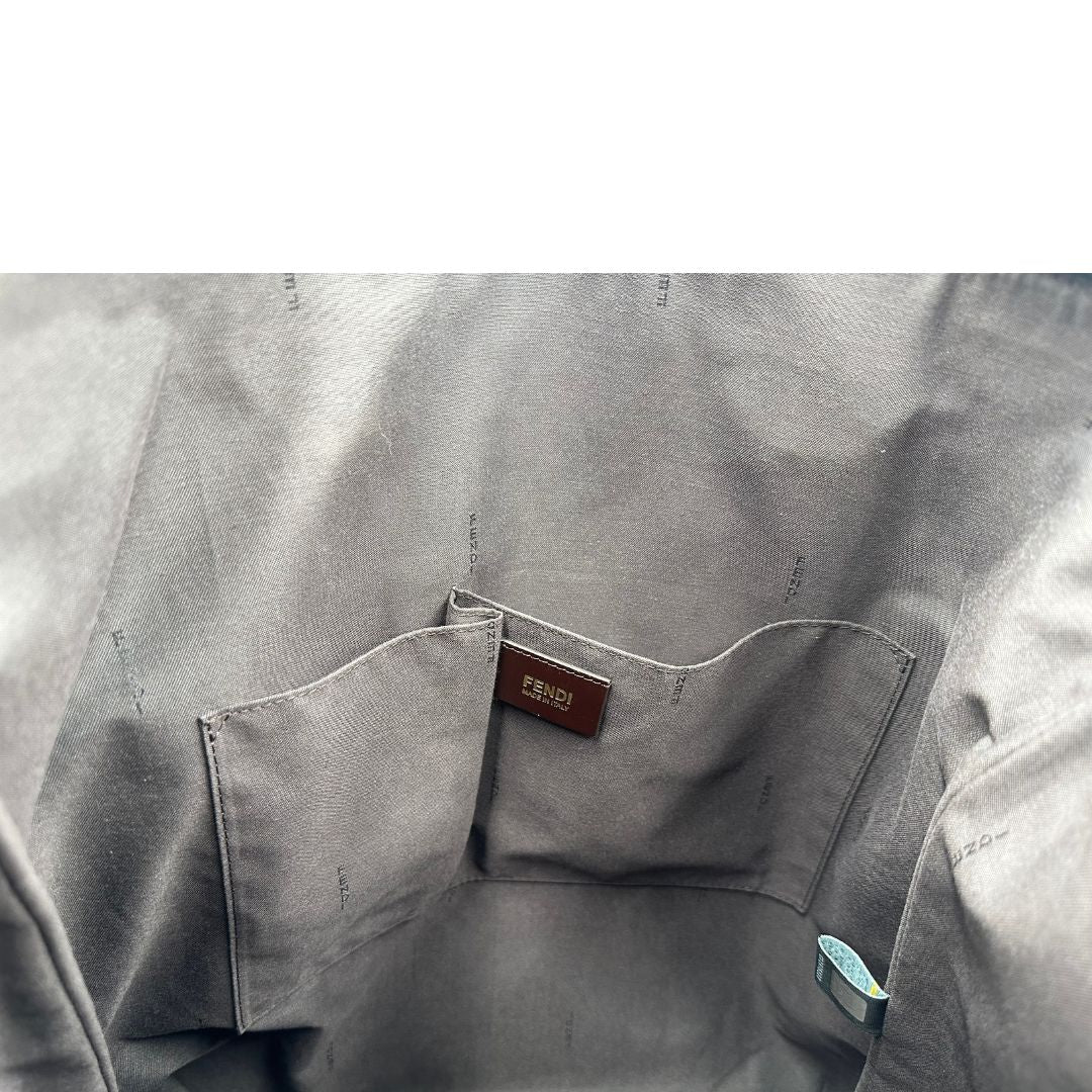 interno  Borsa Tote Fendi in canvas trama Zucca color tabacco, di lusso, originale, ottime condizioni, usata 