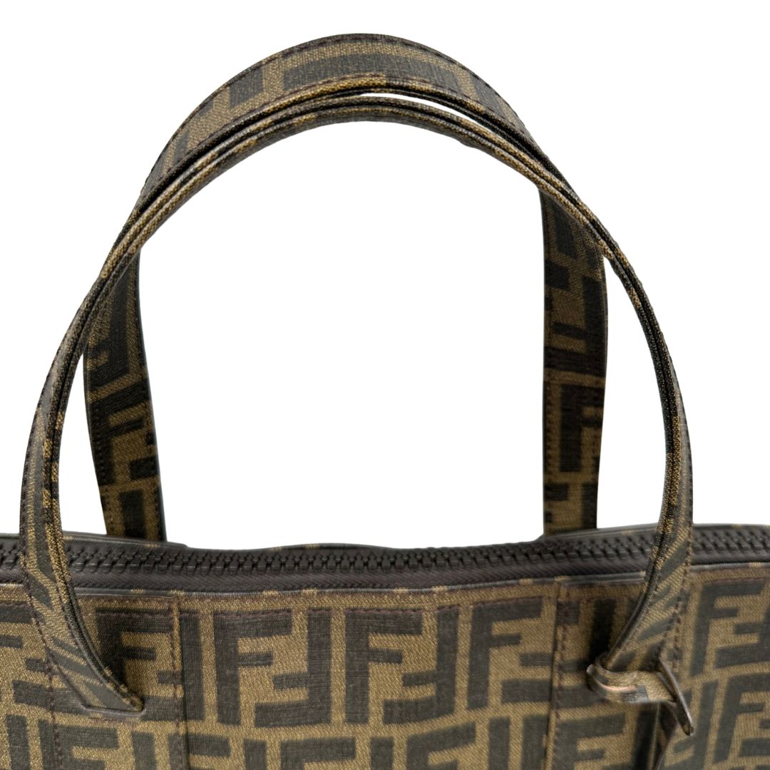 manici   Borsa Tote Fendi in canvas trama Zucca color tabacco, di lusso, originale, ottime condizioni, usata
