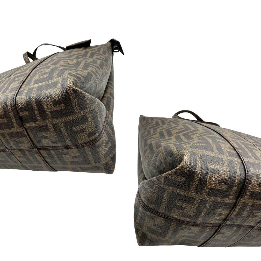 angoli  Borsa Tote Fendi in canvas trama Zucca color tabacco, di lusso, originale, ottime condizioni, usata 