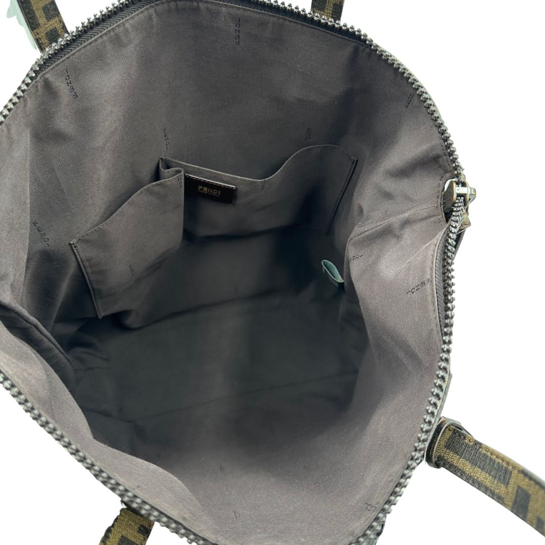 interno  Borsa Tote Fendi in canvas trama Zucca color tabacco, di lusso, originale, ottime condizioni, usata 