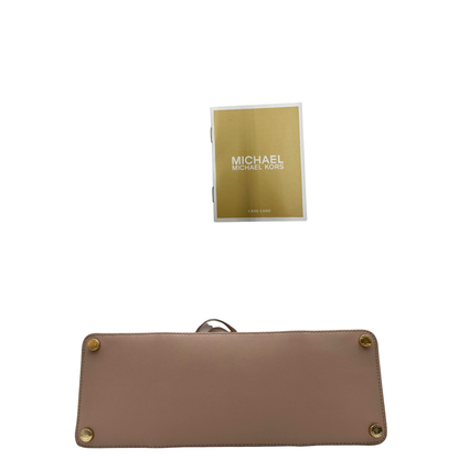 base Borsa MK in pelle saffiano rosa e hardware dorato; indossabile a spalla, di lusso, originale, ottime condizioni, usata