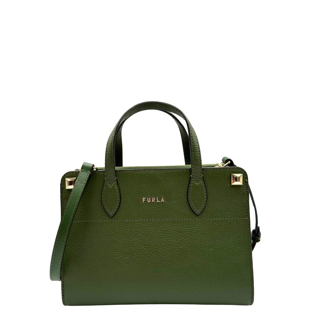 front Borsa Furla in pelle martellata verde e hardware dorato.&nbsp; 