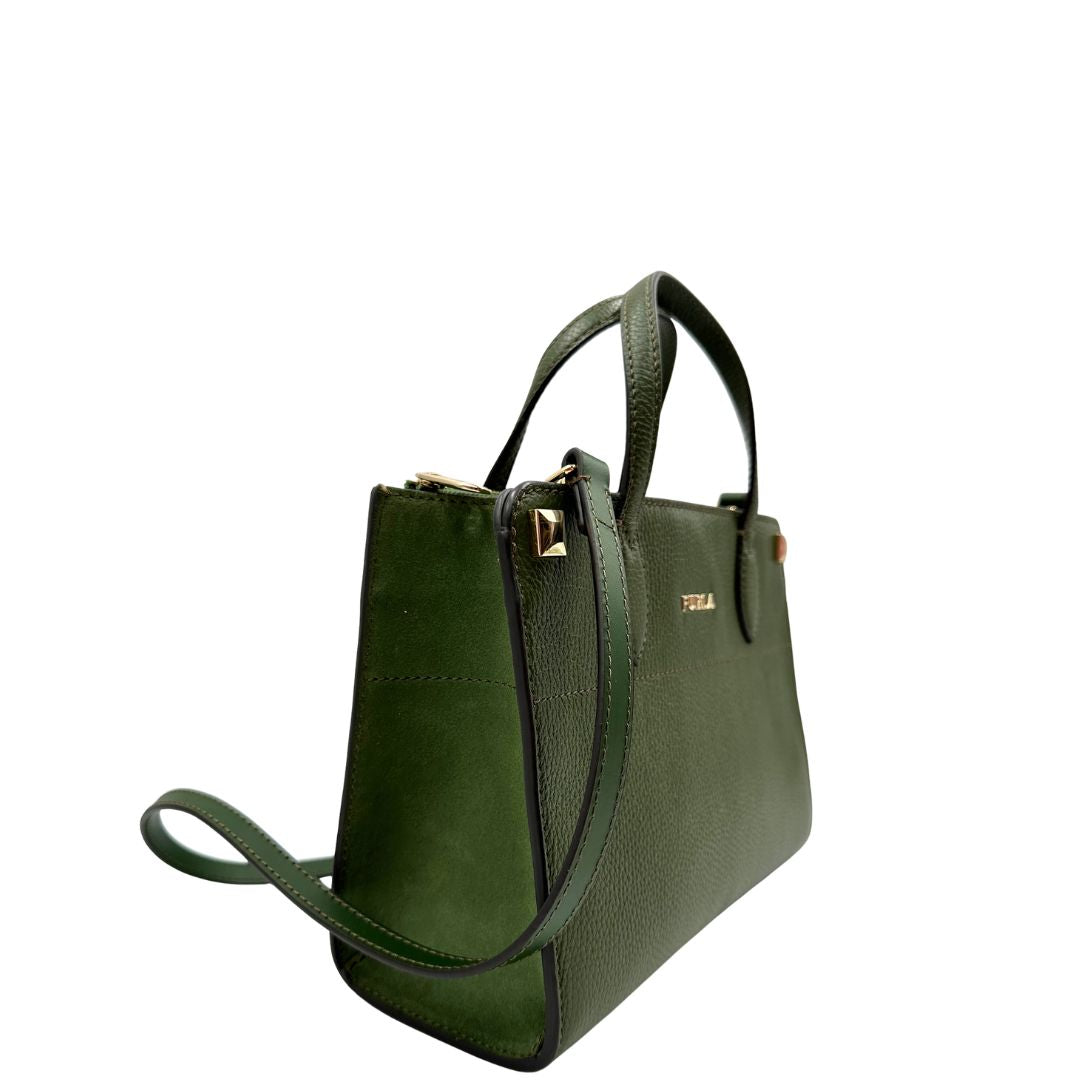 lato Borsa Furla in pelle martellata verde e hardware dorato.&nbsp; 
