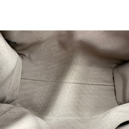 interno Borsa Furla in pelle martellata verde e hardware dorato.&nbsp; 