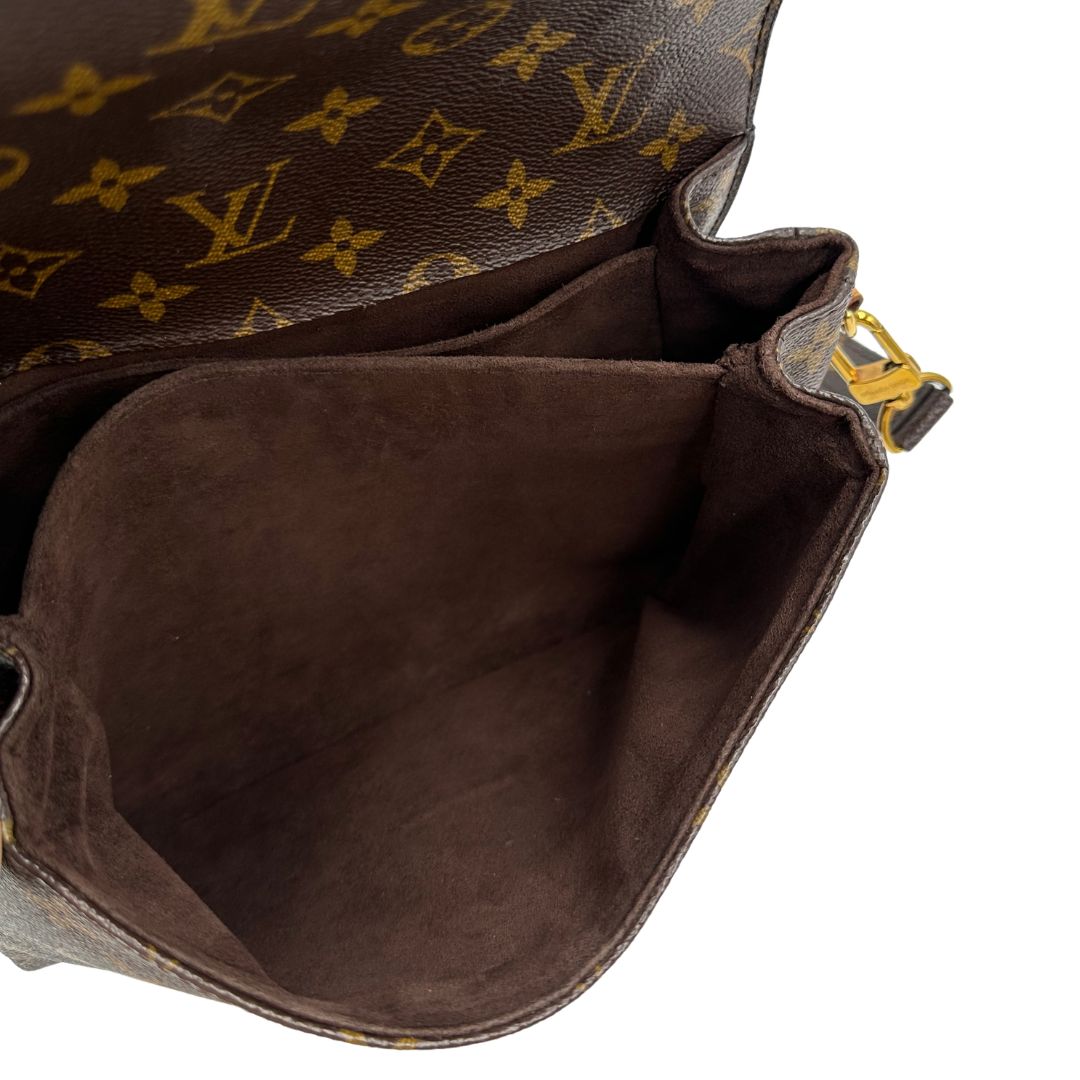 interno Borsa LV in canvas monogrammato marrone e hardware dorato, indossabile a tracolla o a mano, di lusso, originale, ottime condizioni, usata