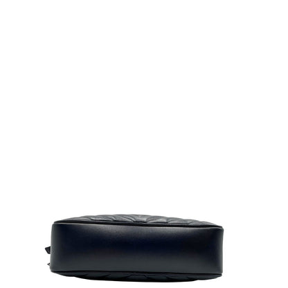 Base di una borsa Saint Laurent blu navy con iconico logo centrale YSL, caratterizzata da impunture trapuntate ad “y” e nappa decorativa, usata, originale, second hand, in ottime condizioni.