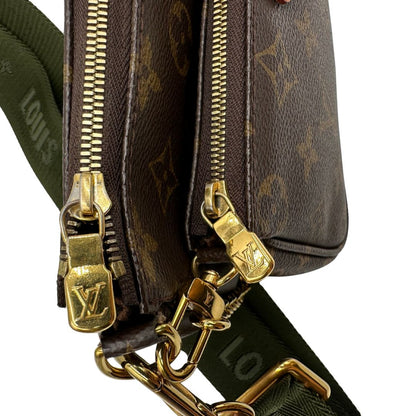 Multi Pochette Accessoires Louis Vuitton in canvas marrone monogram con dettagli in vacchetta naturale, manico in catena dorata e tracolla in tessuto Jacquard verde kaki, di lusso, originale, ottime condizioni, usata