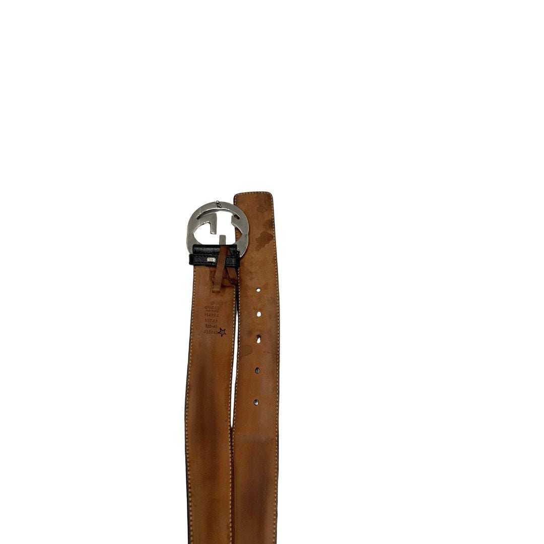 Cintura Gucci GG in pelle nera con il dettaglio web verde e rosso. Originale, usata, di lusso, in ottime condizioni.