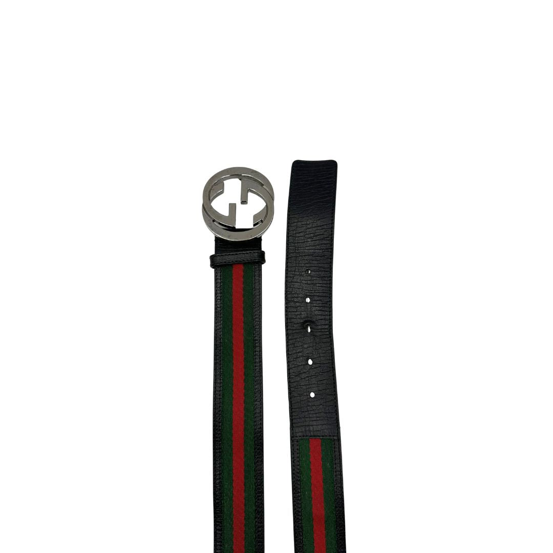Cintura Gucci GG in pelle nera con il dettaglio web verde e rosso. Originale, usata, di lusso, in ottime condizioni.