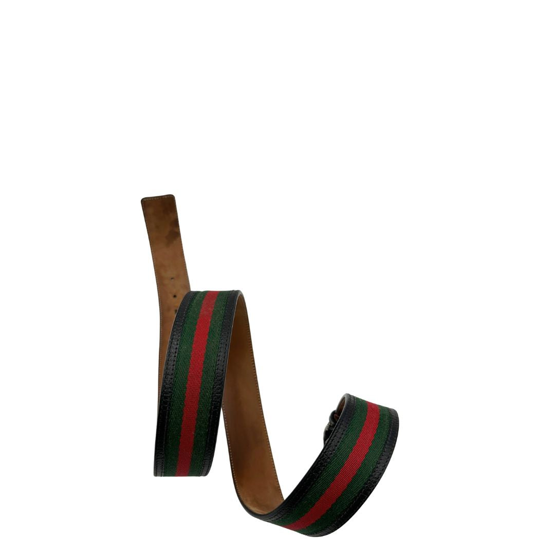 Cintura Gucci GG in pelle nera con il dettaglio web verde e rosso. Originale, usata, di lusso, in ottime condizioni.