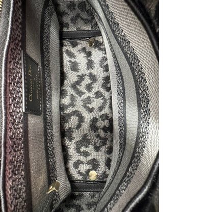 interno Borsa Lady D-Lite Christian Dior realizzata in tessuto grigio e nero con motivo animalier, di lusso, originale, usata 