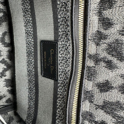 interno Borsa Lady D-Lite Christian Dior realizzata in tessuto grigio e nero con motivo animalier, di lusso, originale, usata 