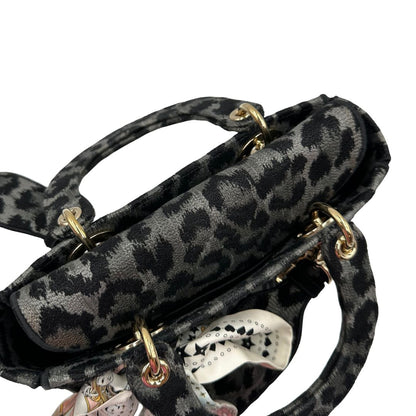 Borsa Lady D-Lite Christian Dior realizzata in tessuto grigio e nero con motivo animalier, di lusso, originale, usata 