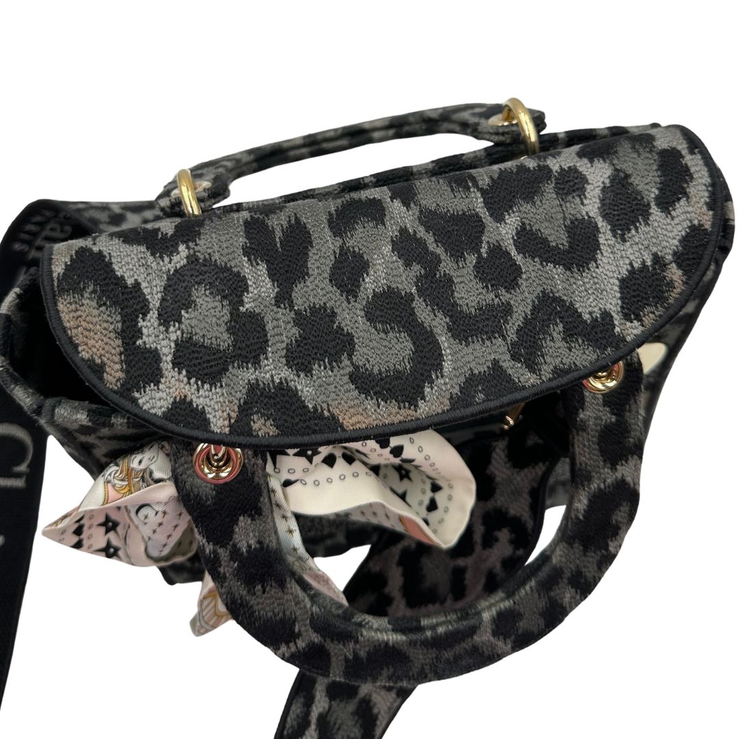 Borsa Lady D-Lite Christian Dior realizzata in tessuto grigio e nero con motivo animalier, di lusso, originale, usata