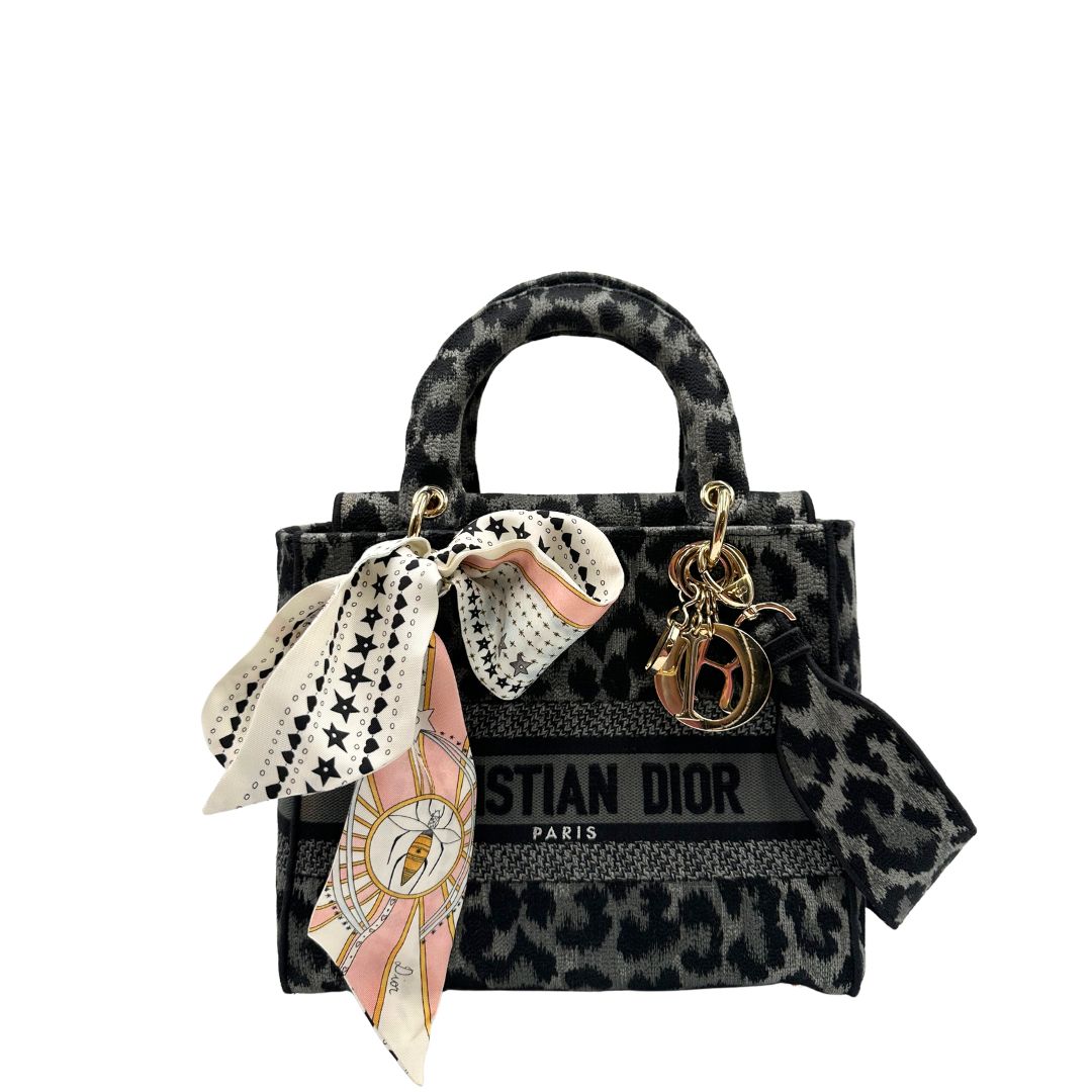 front Borsa Lady D-Lite Christian Dior realizzata in tessuto grigio e nero con motivo animalier, di lusso, originale, usata 