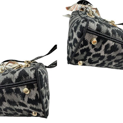 angoli Borsa Lady D-Lite Christian Dior realizzata in tessuto grigio e nero con motivo animalier, di lusso, originale, usata