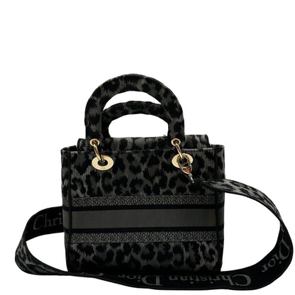 retro Borsa Lady D-Lite Christian Dior realizzata in tessuto grigio e nero con motivo animalier, di lusso, originale, usata 