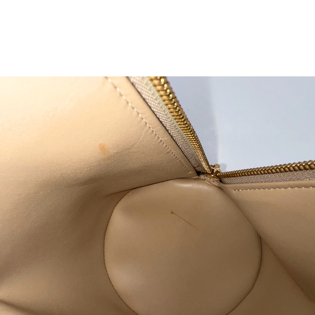 interno  Borsa Louis Vuitton in pelle vernis gialla monogram, munita di doppi manici, indossabile a spalla, di lusso, originale, buone condizioni. 